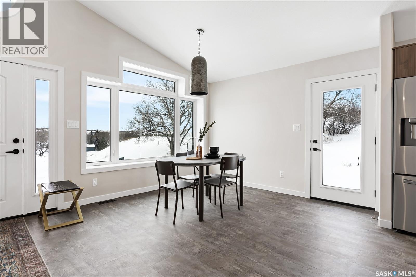 9 70 8Th Avenue, Lumsden, SK - Indoor Photo Showing Dining Room