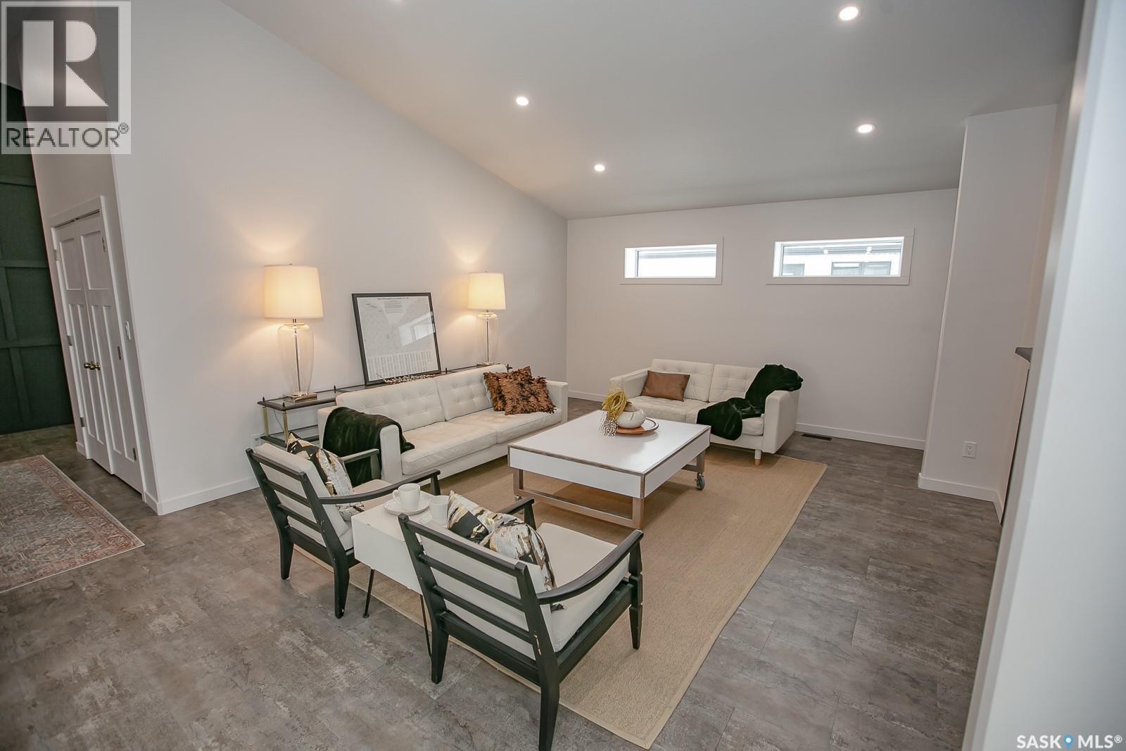 9 70 8Th Avenue, Lumsden, SK - Indoor