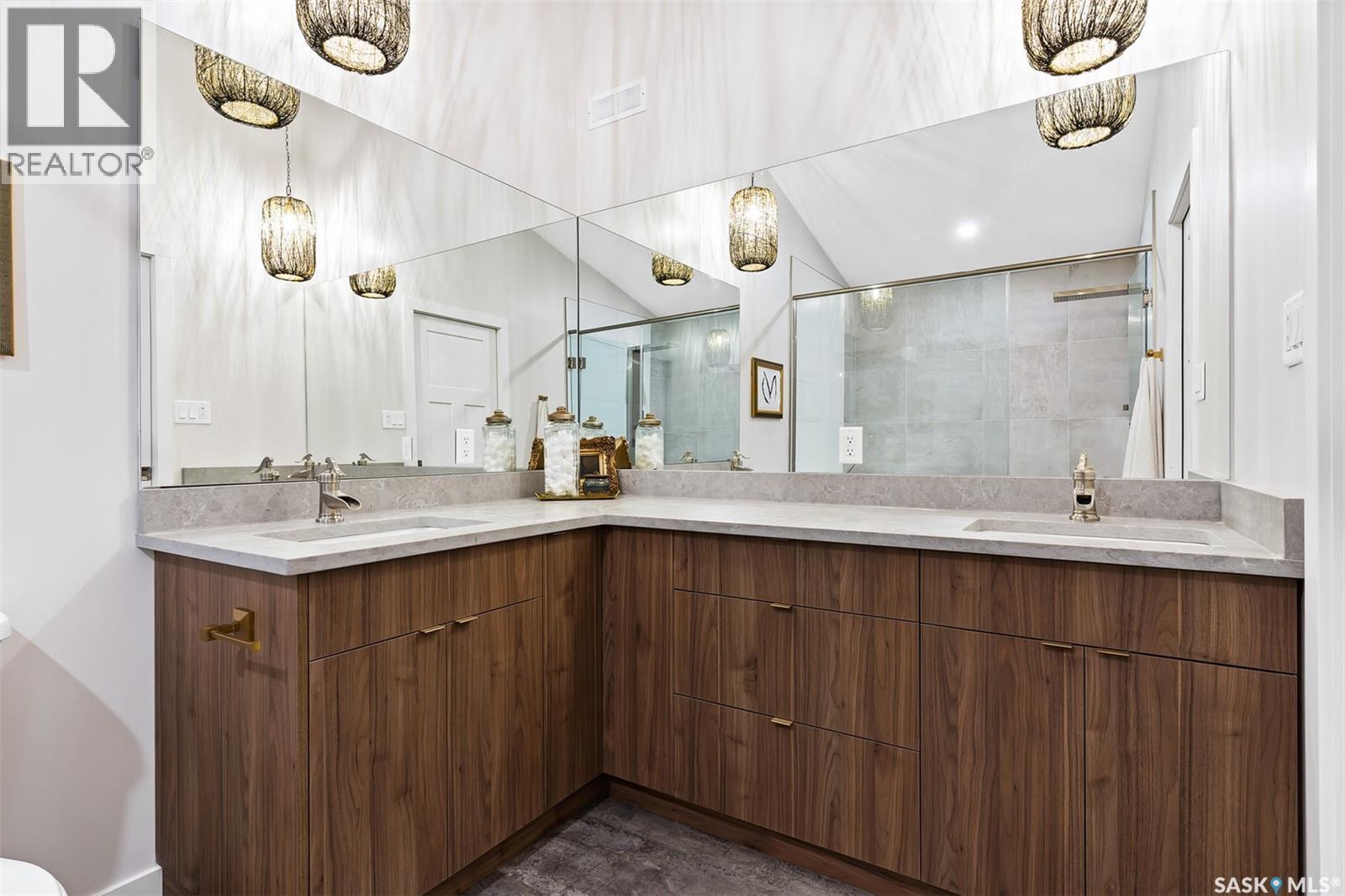 9 70 8Th Avenue, Lumsden, SK - Indoor Photo Showing Bathroom