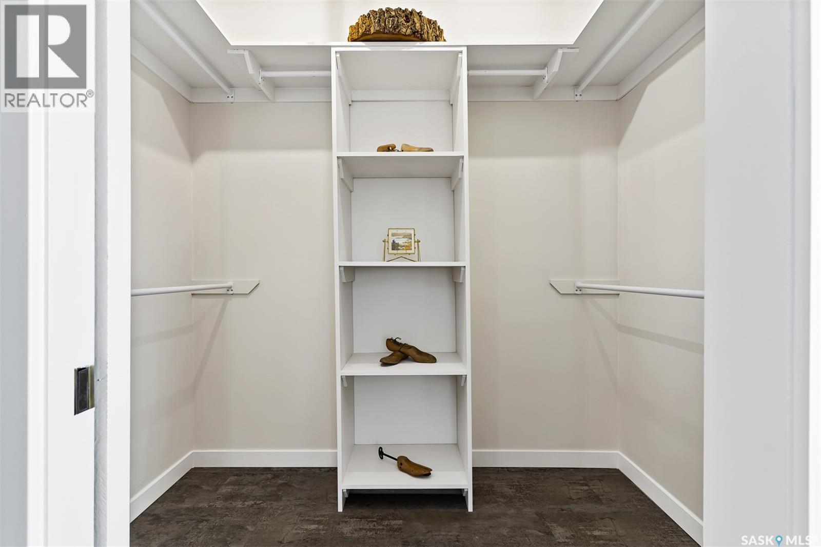 9 70 8Th Avenue, Lumsden, SK - Indoor With Storage