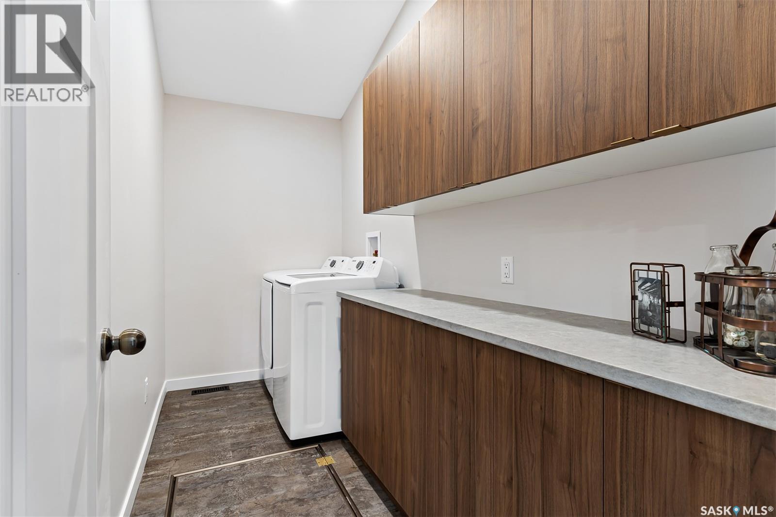 9 70 8Th Avenue, Lumsden, SK - Indoor Photo Showing Laundry Room