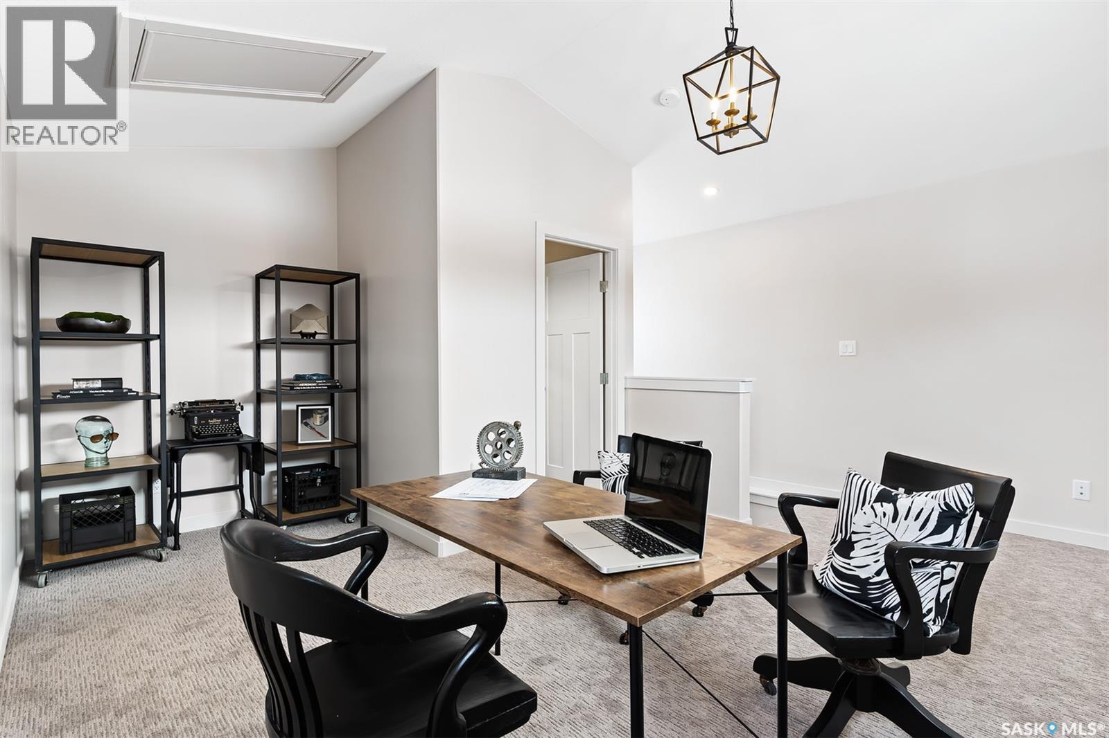 9 70 8Th Avenue, Lumsden, SK - Indoor Photo Showing Office