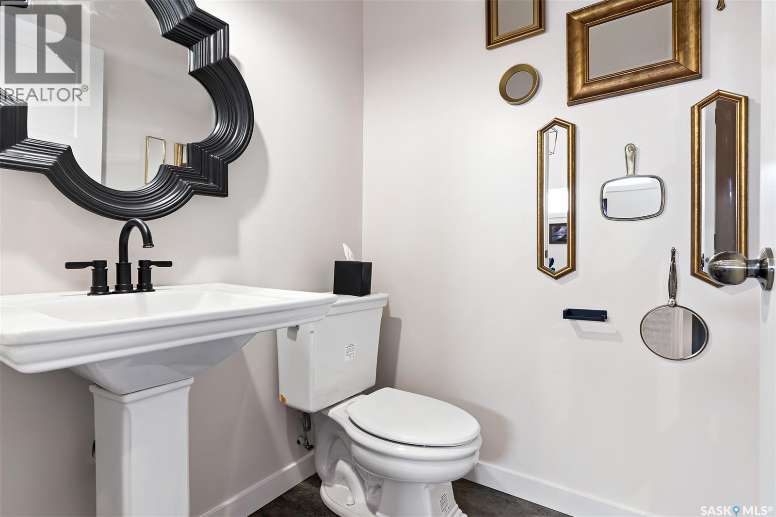 9 70 8Th Avenue, Lumsden, SK - Indoor Photo Showing Bathroom