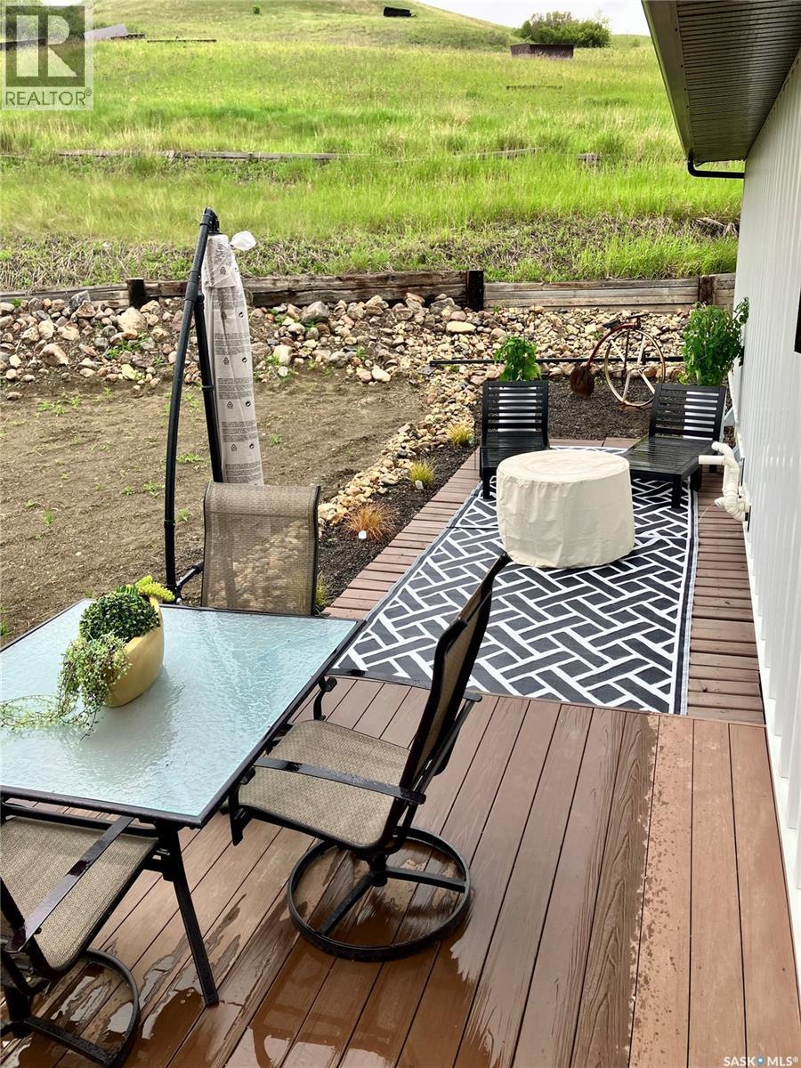 9 70 8Th Avenue, Lumsden, SK - Outdoor With Deck Patio Veranda