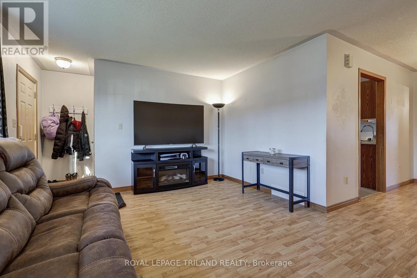 LIVING ROOM - 378 HIGHVIEW DRIVE - ST. THOMAS - 378 Highview Drive, St. Thomas, ON - Indoor Photo Showing Living Room