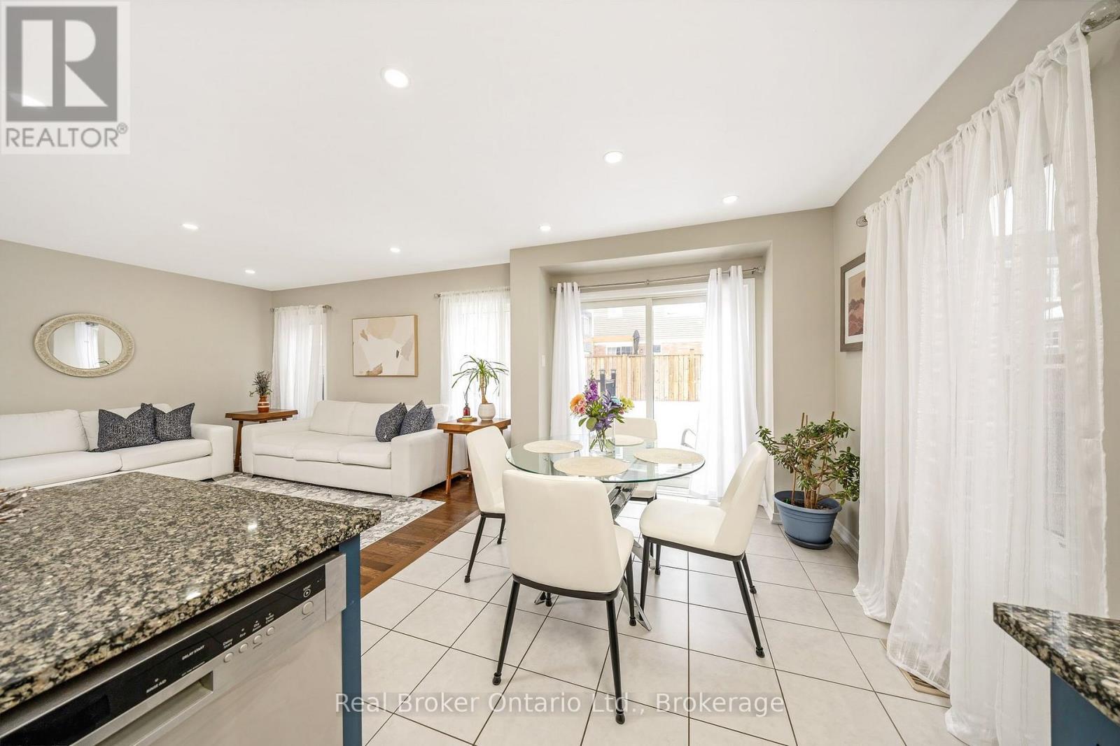 241 Pineglen Crescent, Kitchener, ON - Indoor