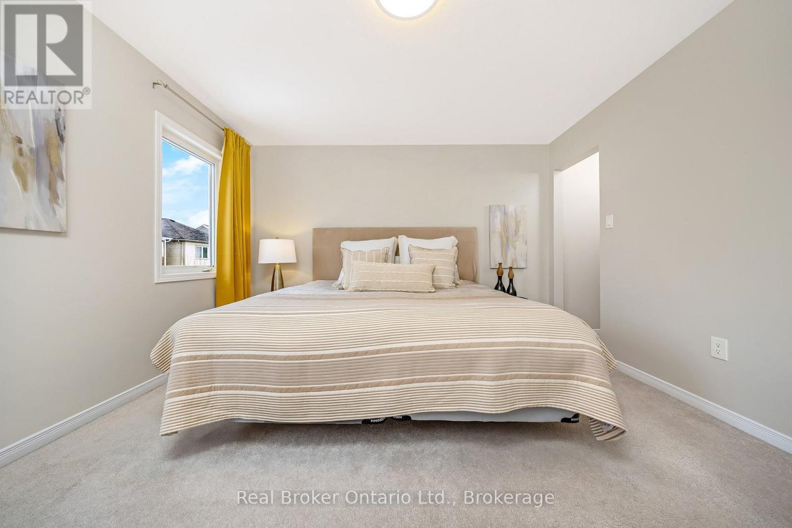 241 Pineglen Crescent, Kitchener, ON - Indoor Photo Showing Bedroom