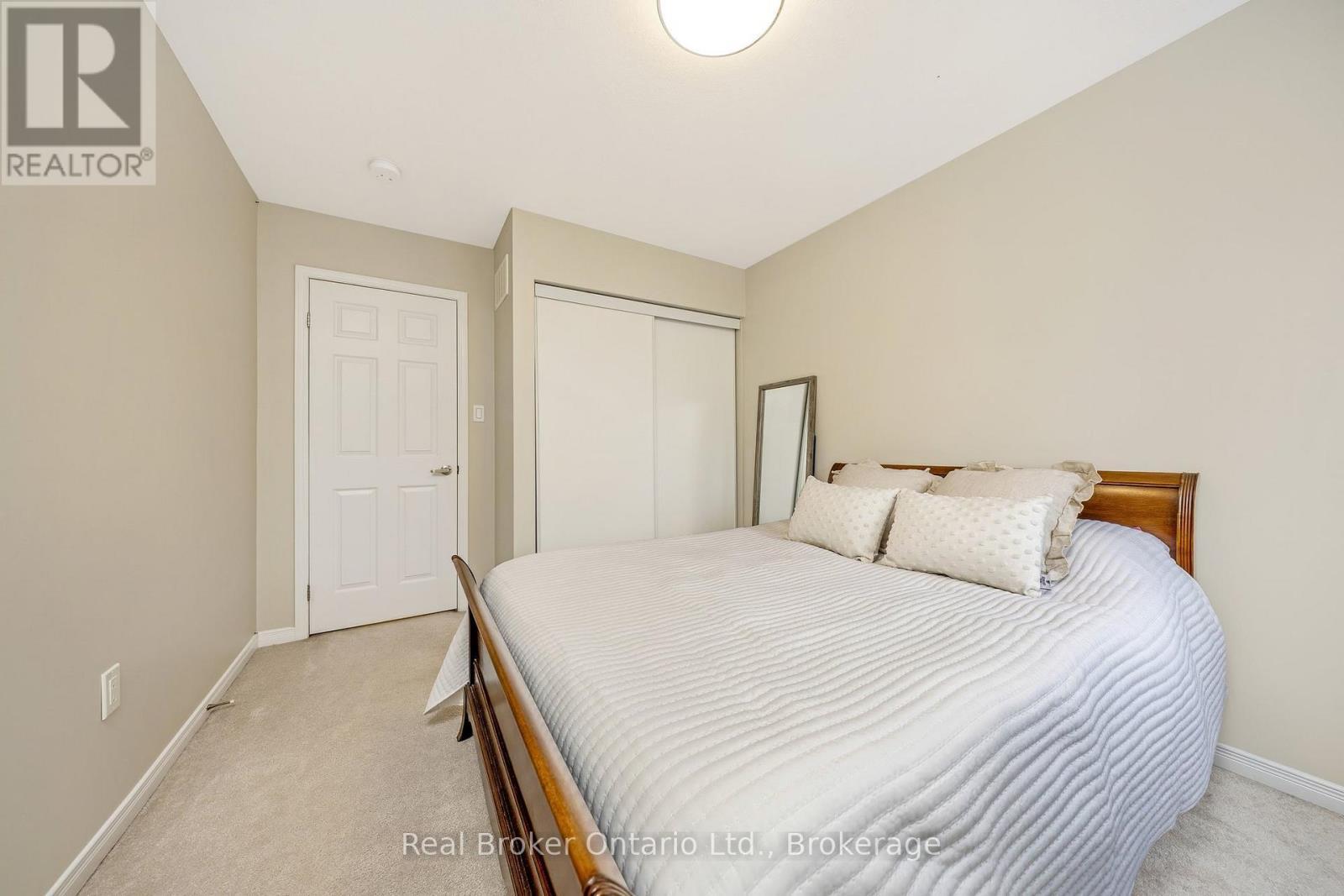 241 Pineglen Crescent, Kitchener, ON - Indoor Photo Showing Bedroom