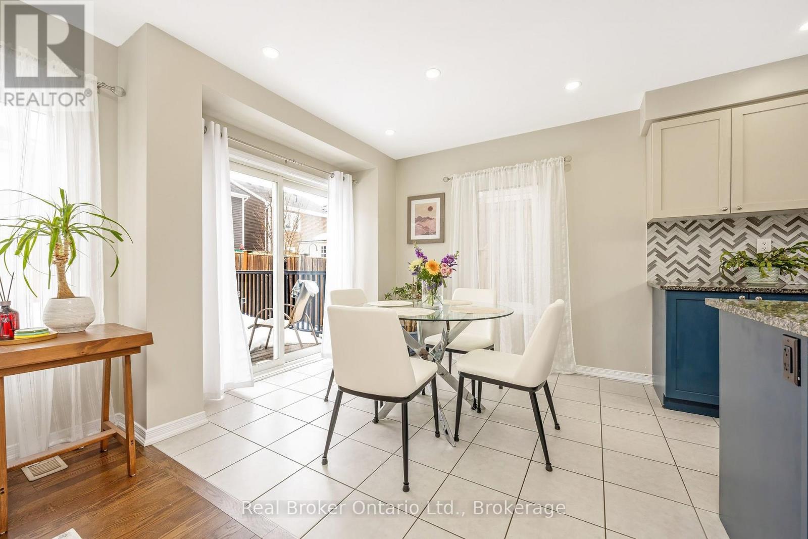 241 Pineglen Crescent, Kitchener, ON - Indoor Photo Showing Dining Room