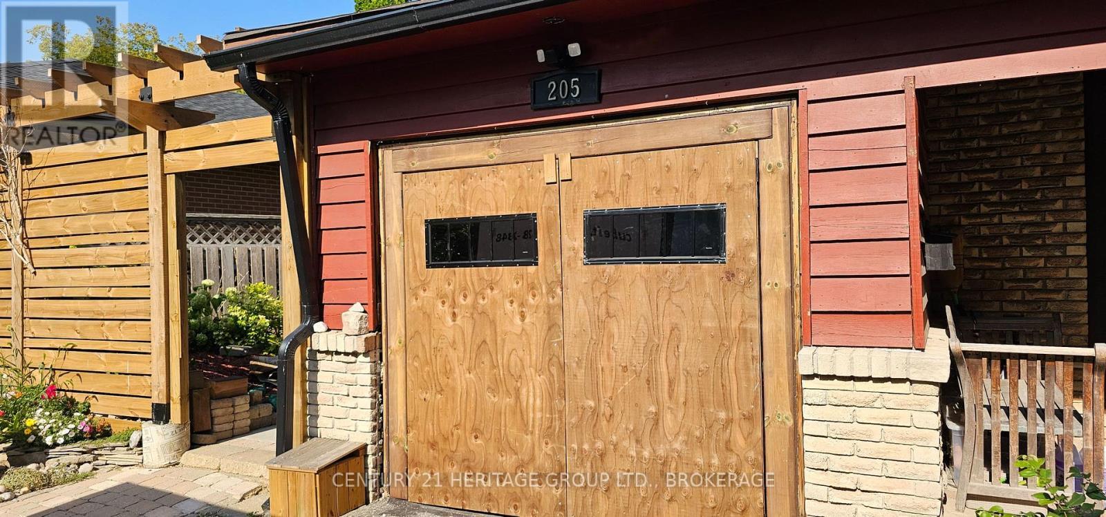 205 Keewatin Street, Oshawa (Donevan), ON - Outdoor With Exterior
