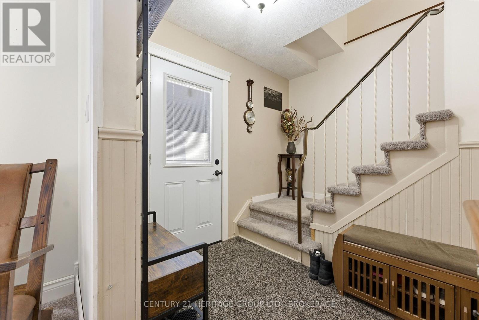 205 Keewatin Street, Oshawa (Donevan), ON - Indoor Photo Showing Other Room