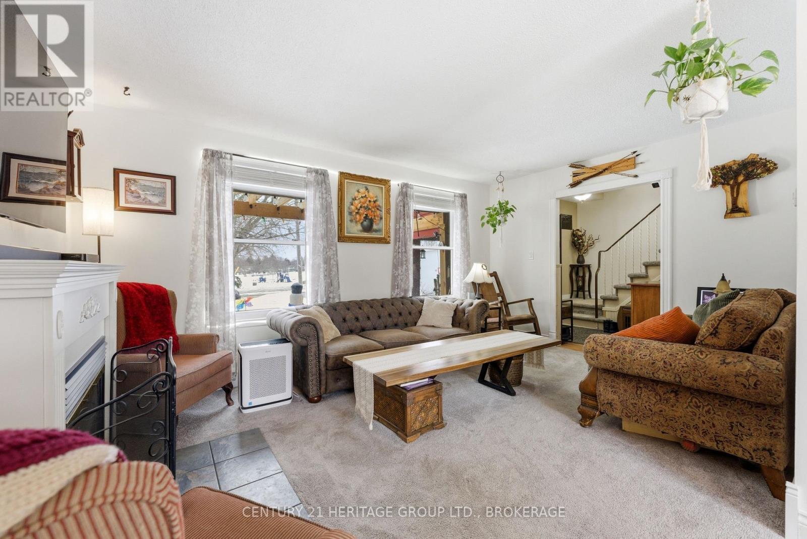 205 Keewatin Street, Oshawa (Donevan), ON - Indoor Photo Showing Living Room