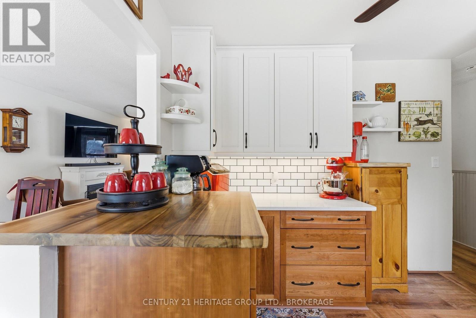 205 Keewatin Street, Oshawa (Donevan), ON - Indoor