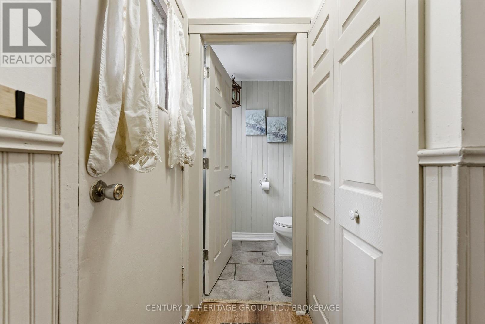 205 Keewatin Street, Oshawa (Donevan), ON - Indoor Photo Showing Bathroom