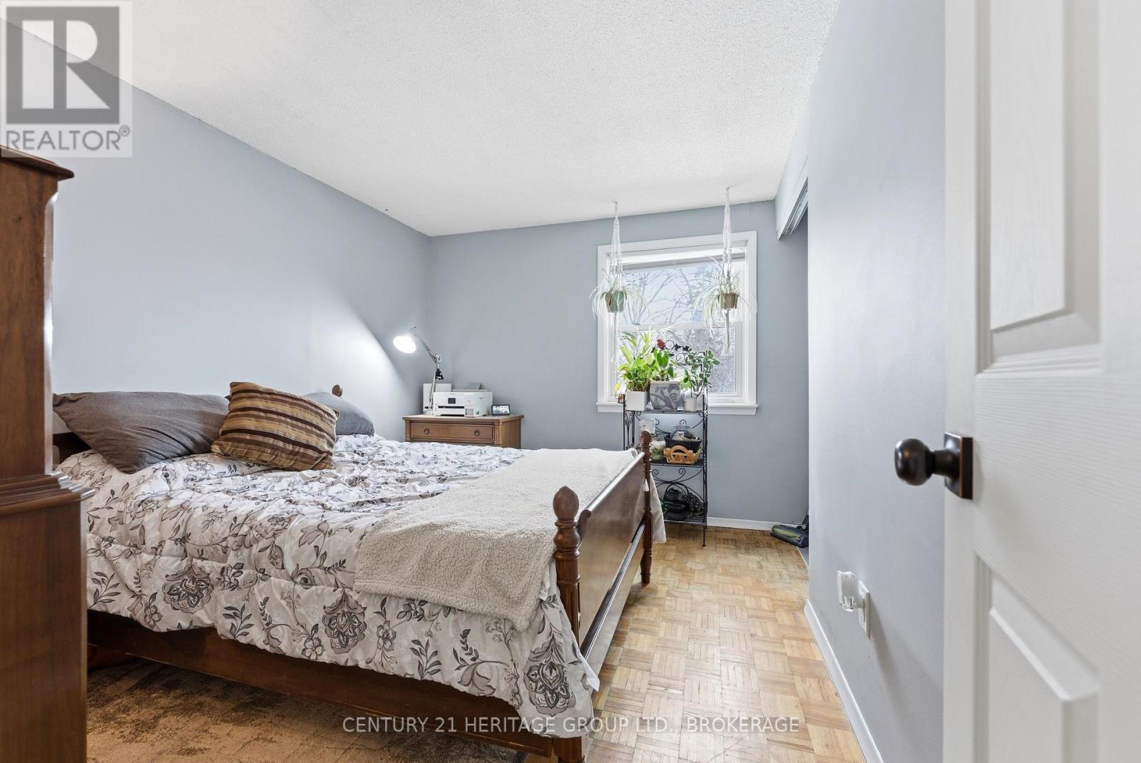 205 Keewatin Street, Oshawa (Donevan), ON - Indoor Photo Showing Bedroom