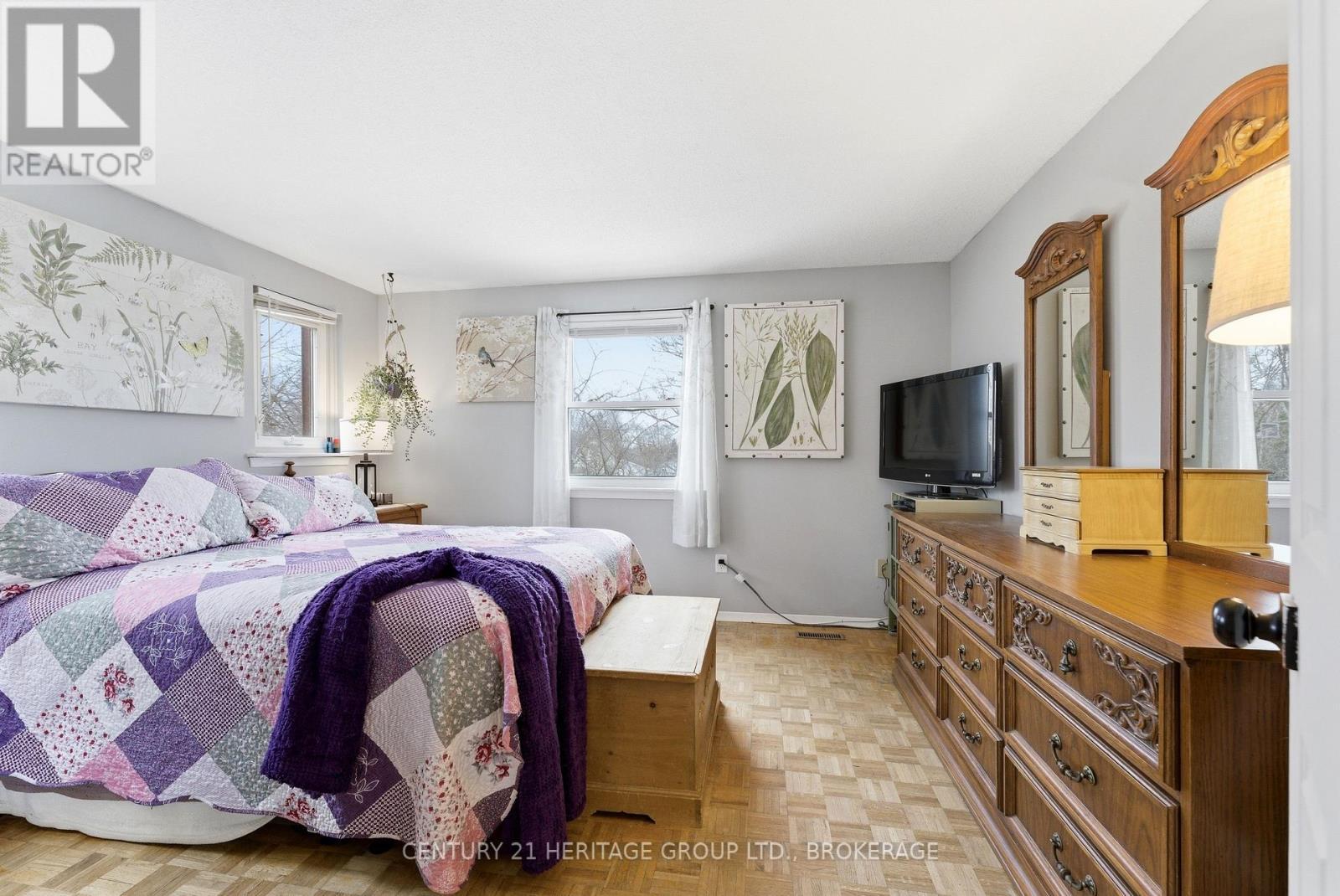 205 Keewatin Street, Oshawa (Donevan), ON - Indoor Photo Showing Bedroom