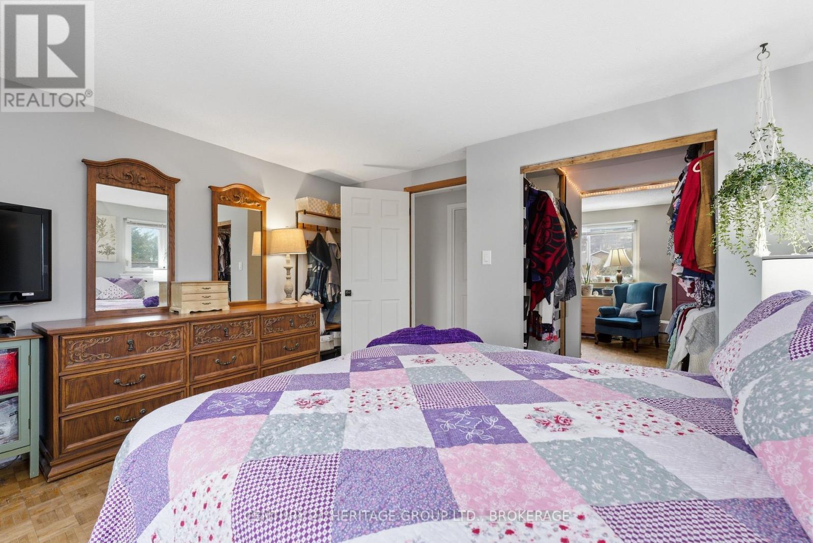 205 Keewatin Street, Oshawa (Donevan), ON - Indoor Photo Showing Bedroom