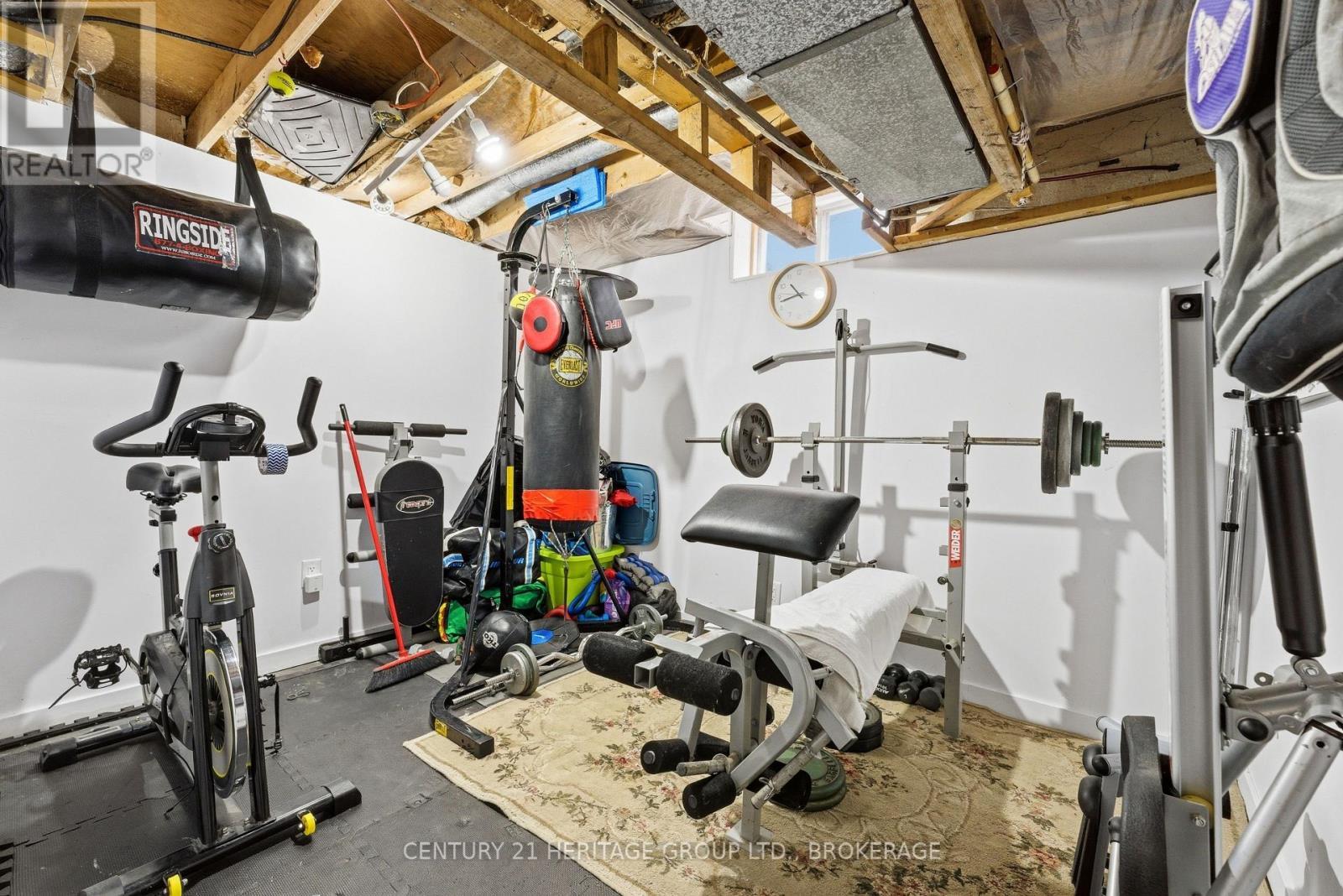 205 Keewatin Street, Oshawa (Donevan), ON - Indoor Photo Showing Gym Room