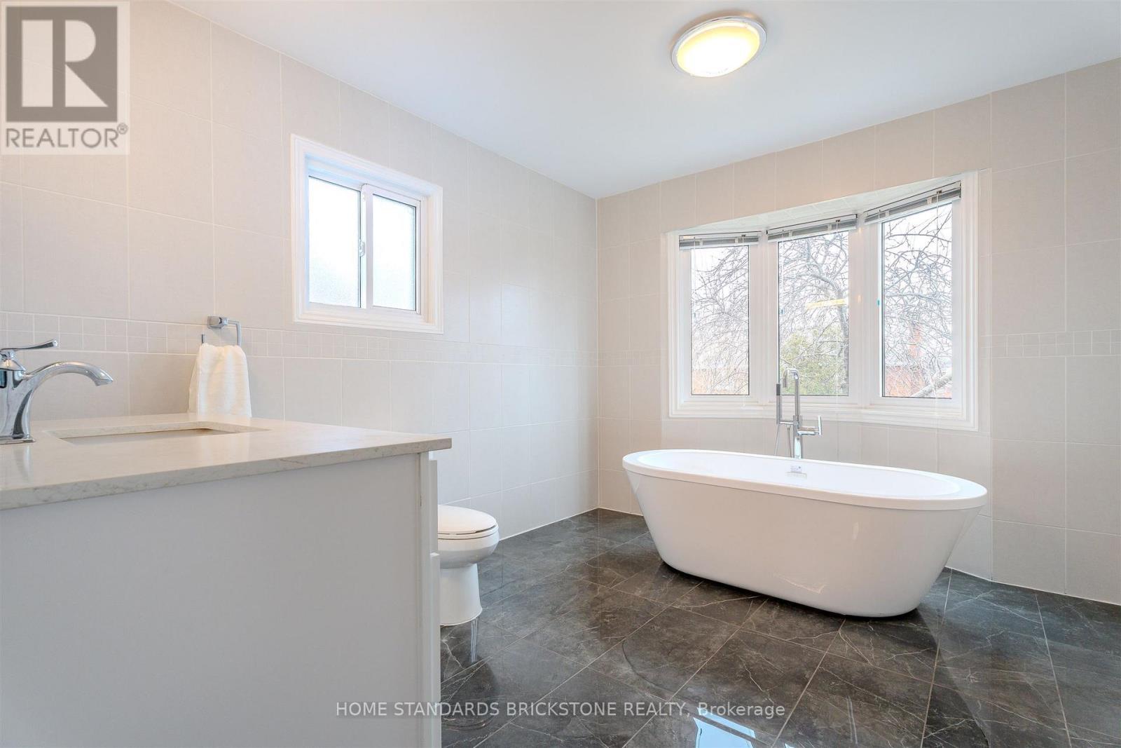 4538 Penhallow Road, Mississauga, ON - Indoor Photo Showing Bathroom