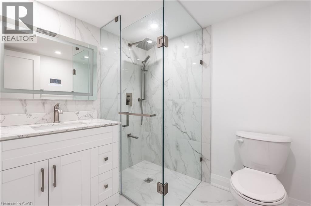 In-Law Suite Bathroom - 64 Brookstream Court, Hamilton, ON - Indoor Photo Showing Bathroom