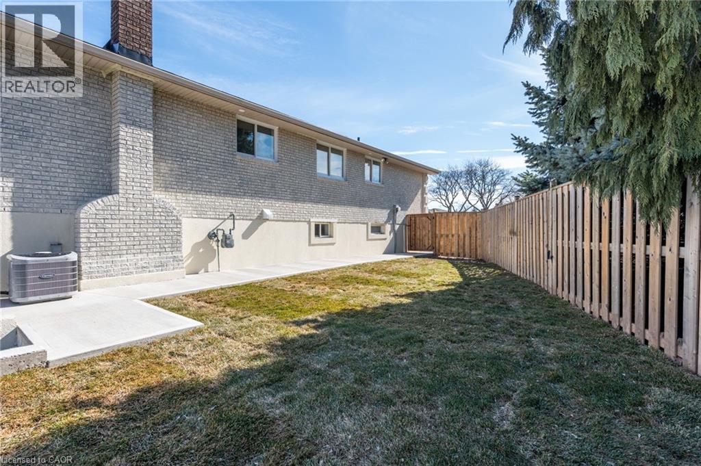 64 Brookstream Court, Hamilton, ON - Outdoor