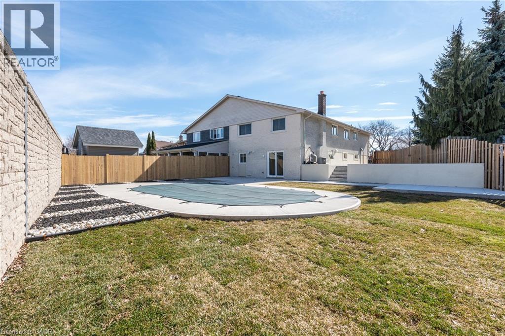 64 Brookstream Court, Hamilton, ON - Outdoor