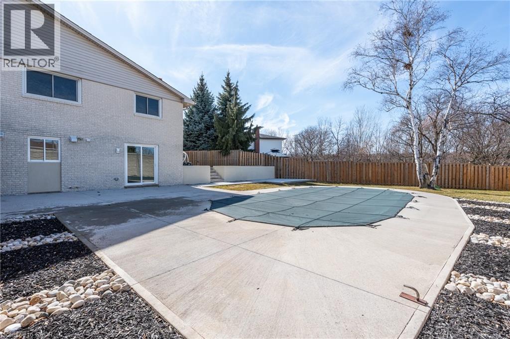 64 Brookstream Court, Hamilton, ON - Outdoor