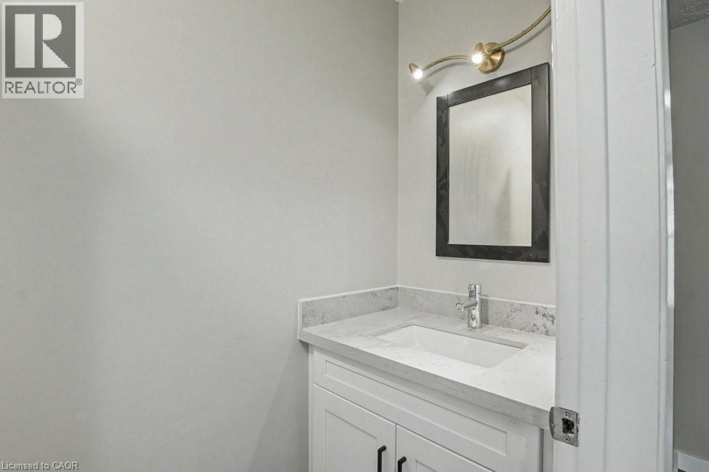 104 Ralgreen Crescent, Kitchener, ON - Indoor Photo Showing Bathroom