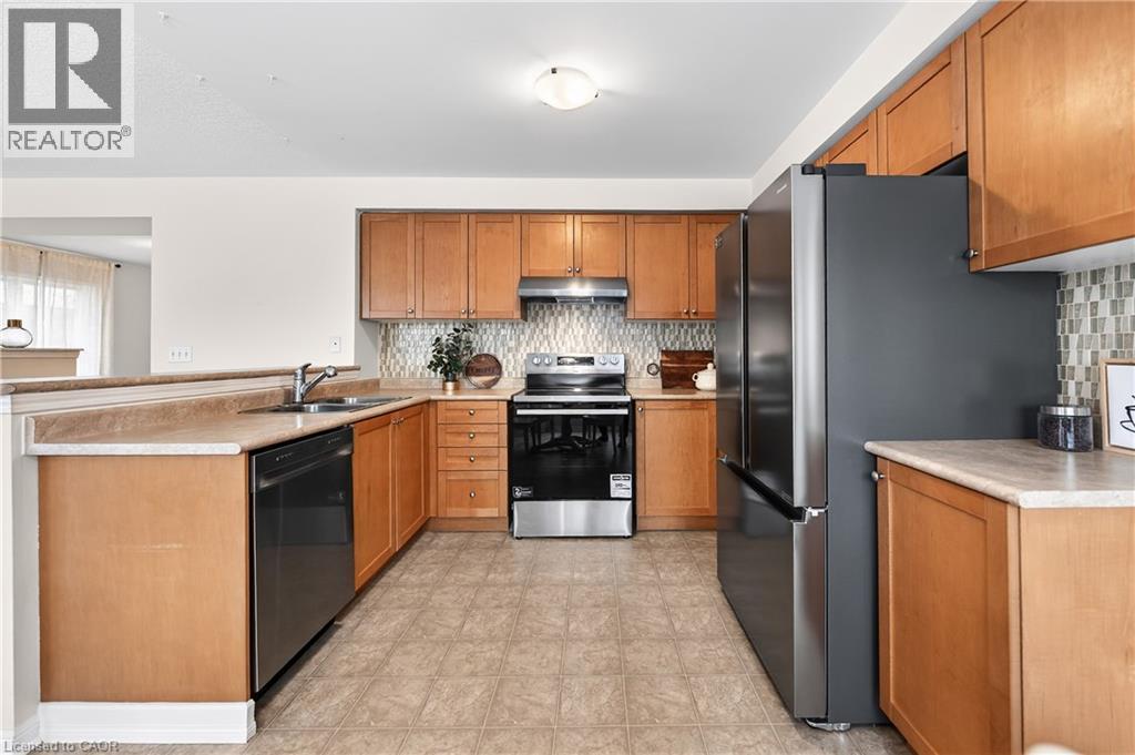 20 Longspur Way, Cambridge, ON - Indoor Photo Showing Kitchen With Double Sink