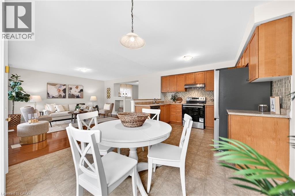 20 Longspur Way, Cambridge, ON - Indoor Photo Showing Dining Room