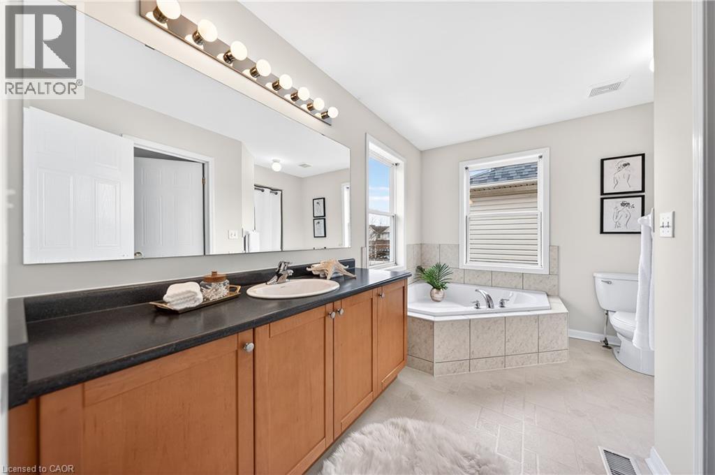 20 Longspur Way, Cambridge, ON - Indoor Photo Showing Bathroom