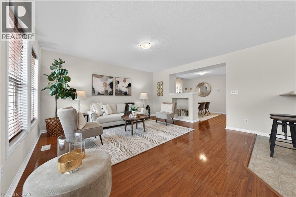 20 Longspur Way, Cambridge, ON - Indoor Photo Showing Living Room