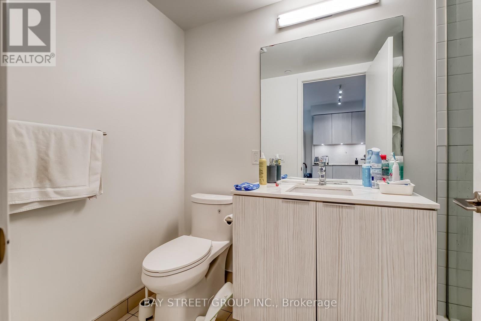 210 - 158 Front Street E, Toronto, ON - Indoor Photo Showing Bathroom