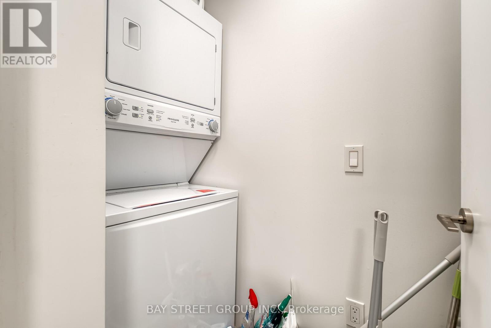 210 - 158 Front Street E, Toronto, ON - Indoor Photo Showing Laundry Room