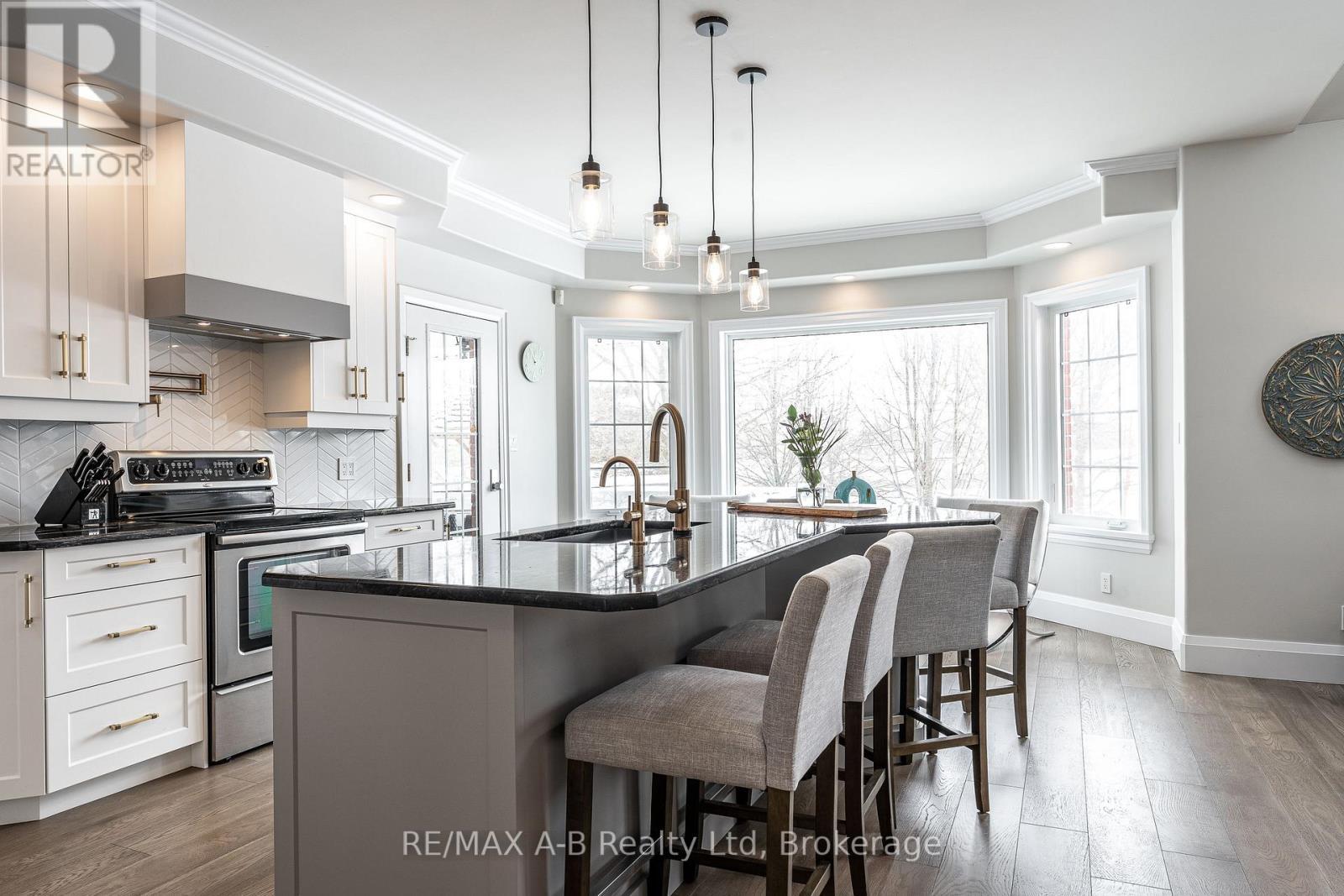 4609 Road 164, West Perth (Logan), ON - Indoor Photo Showing Kitchen With Upgraded Kitchen