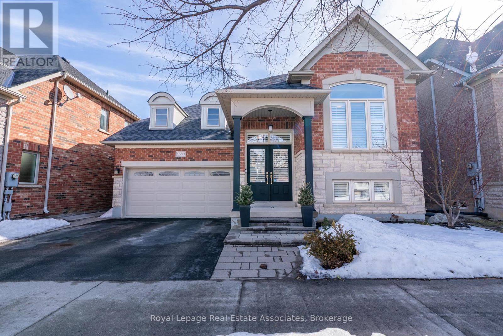 4680 Mcleod Road, Burlington, ON - Outdoor With Facade