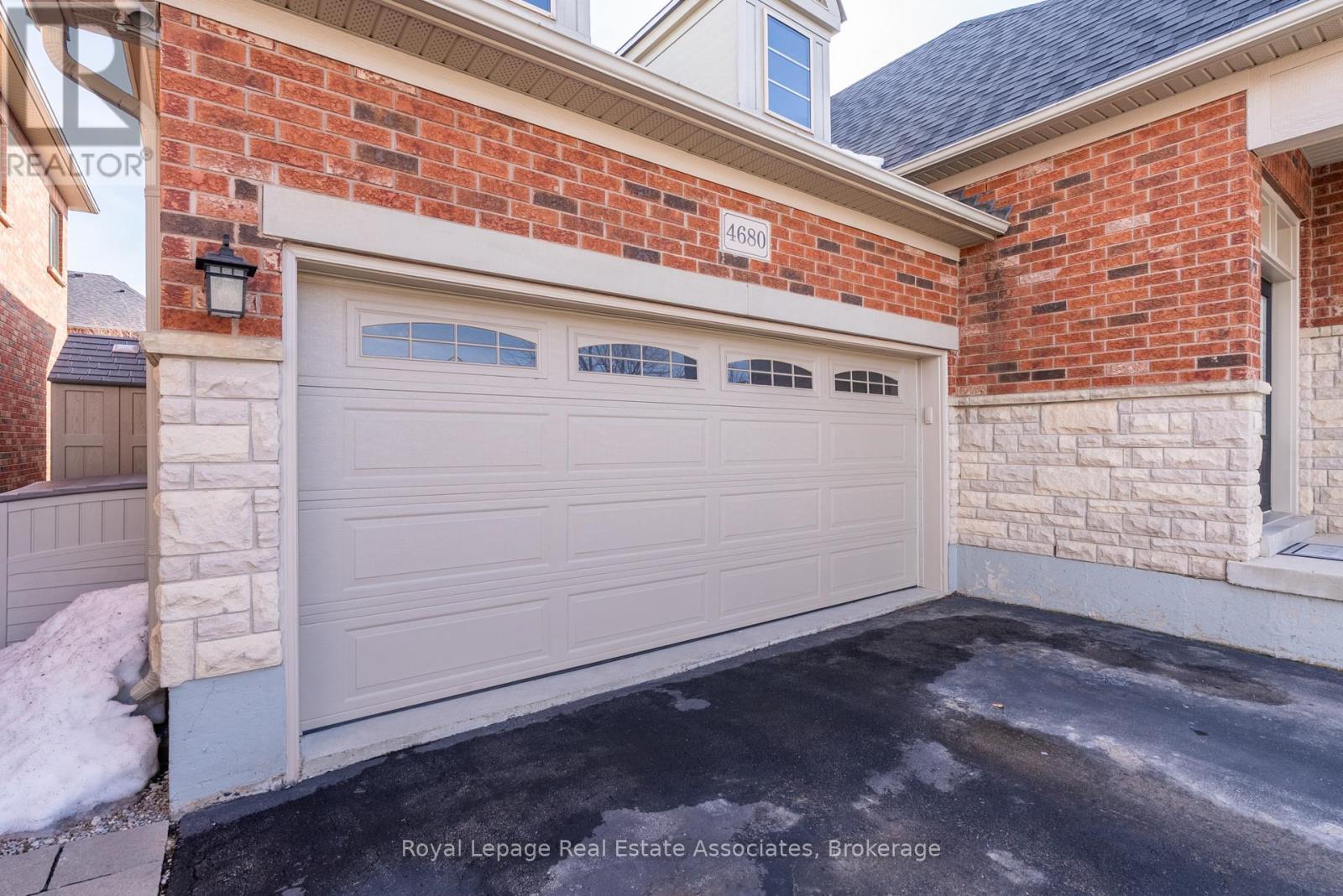 4680 Mcleod Road, Burlington, ON - With Exterior