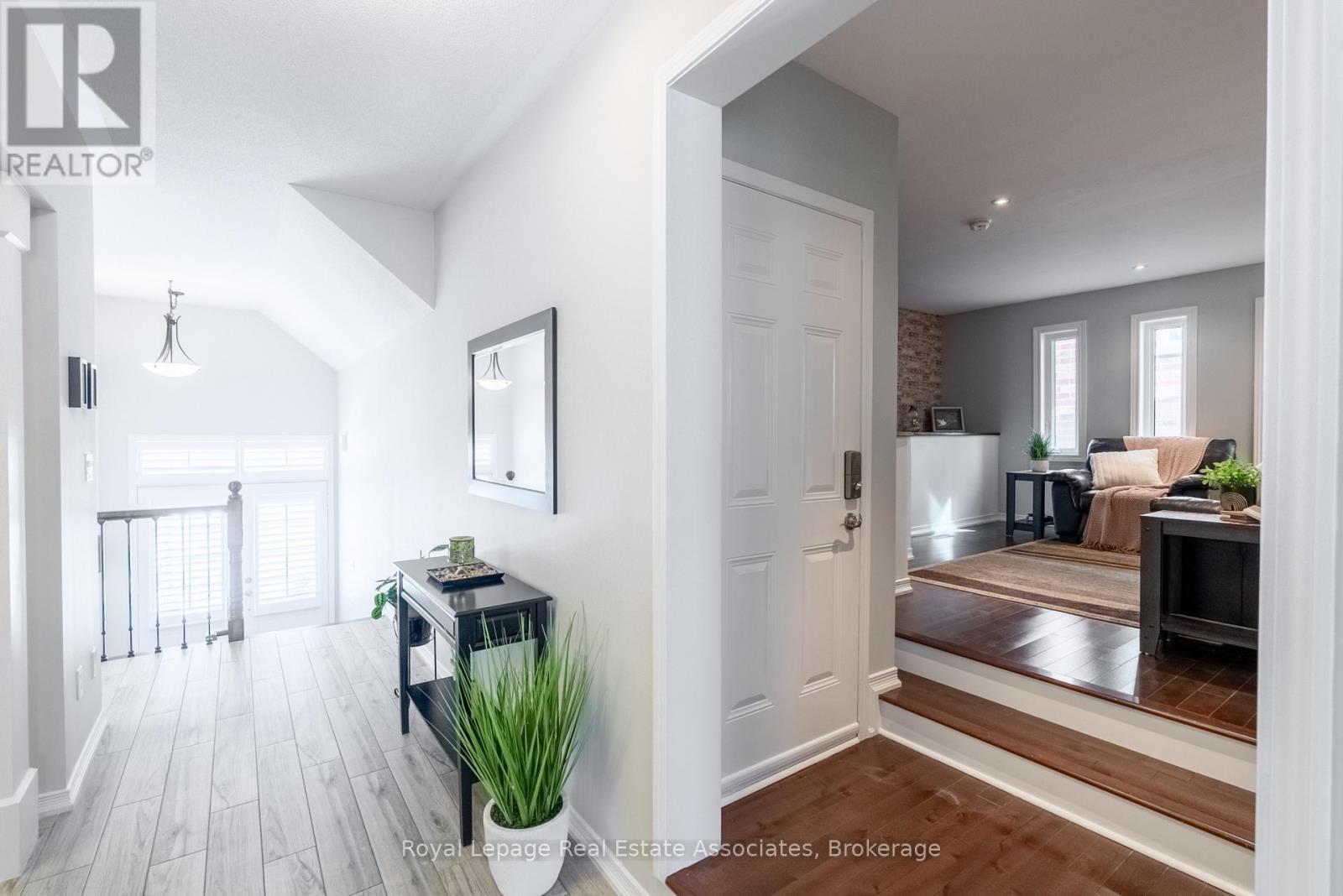 4680 Mcleod Road, Burlington, ON - Indoor Photo Showing Other Room