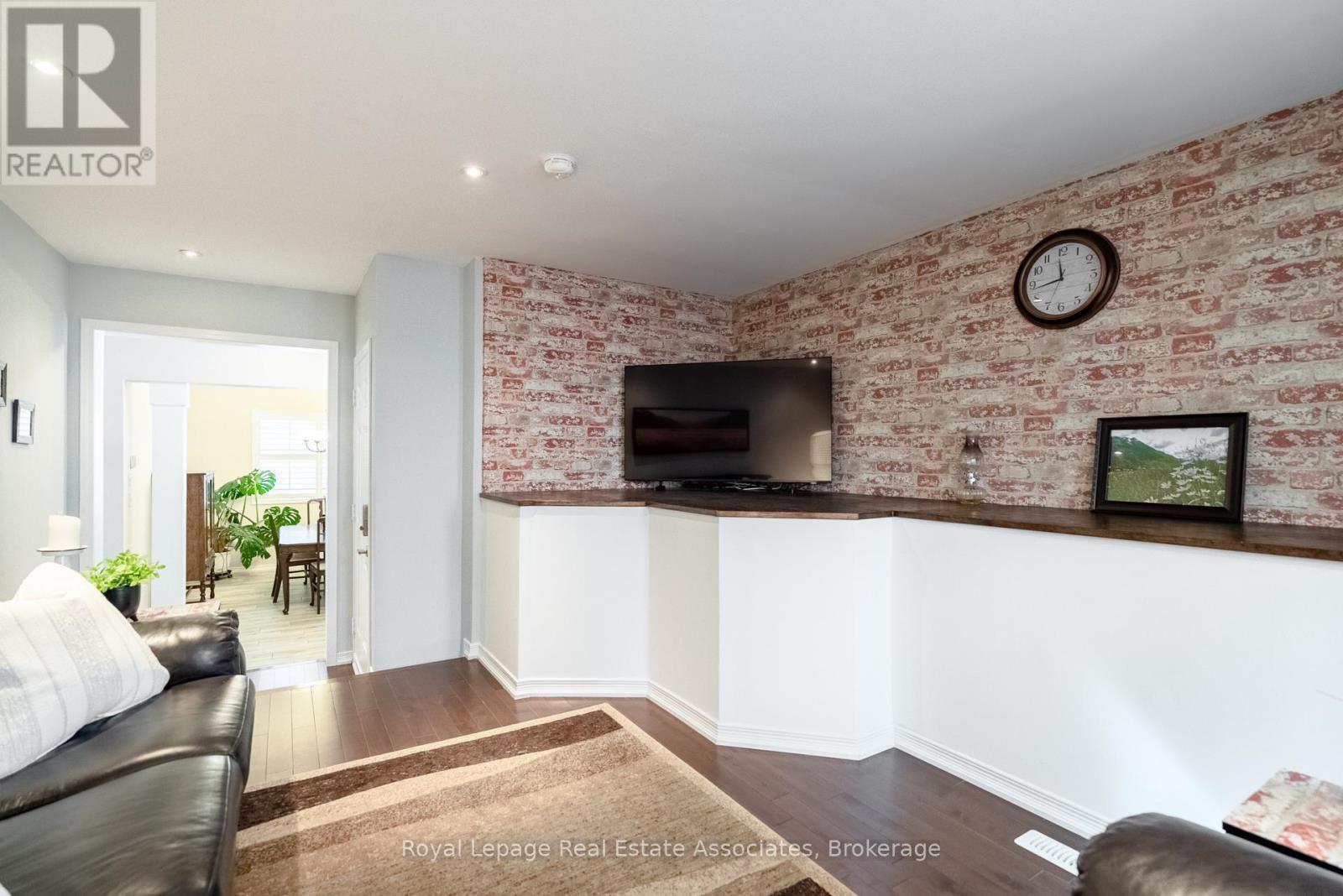 4680 Mcleod Road, Burlington, ON - Indoor