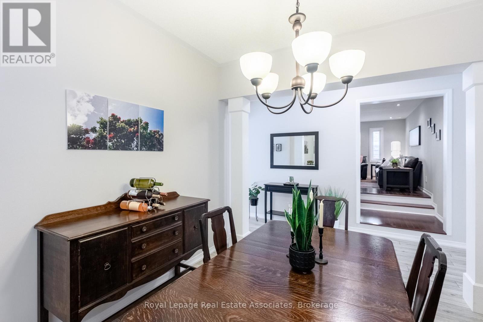 4680 Mcleod Road, Burlington, ON - Indoor Photo Showing Dining Room