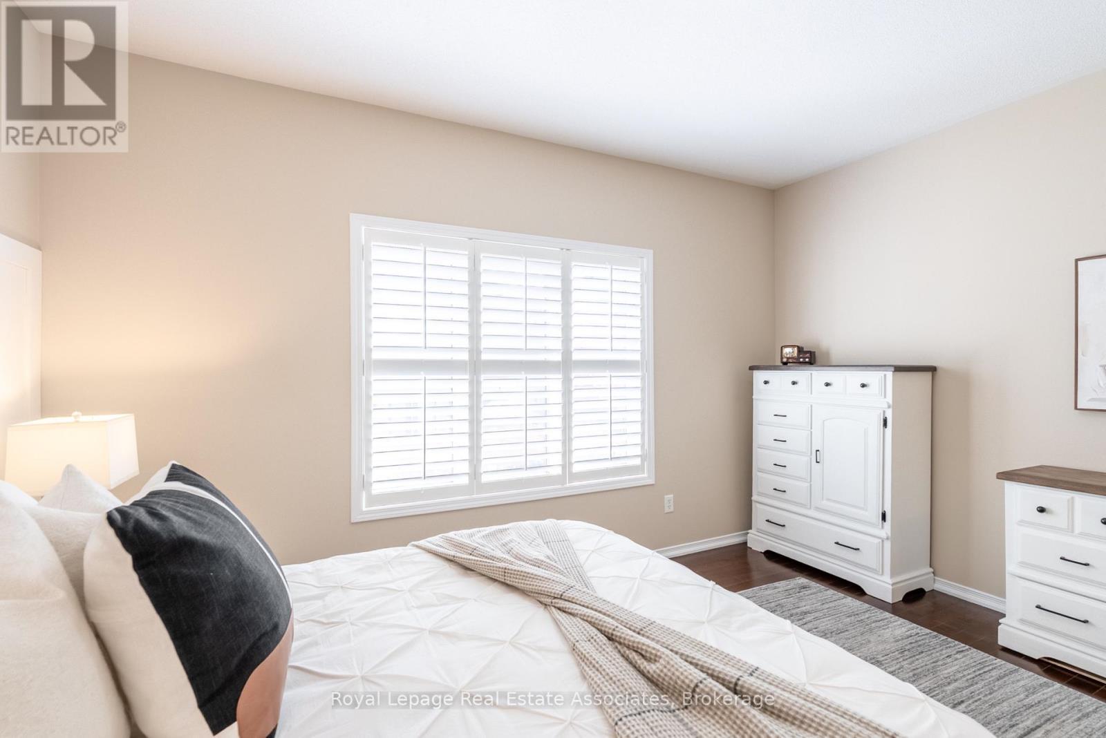 4680 Mcleod Road, Burlington, ON - Indoor Photo Showing Bedroom