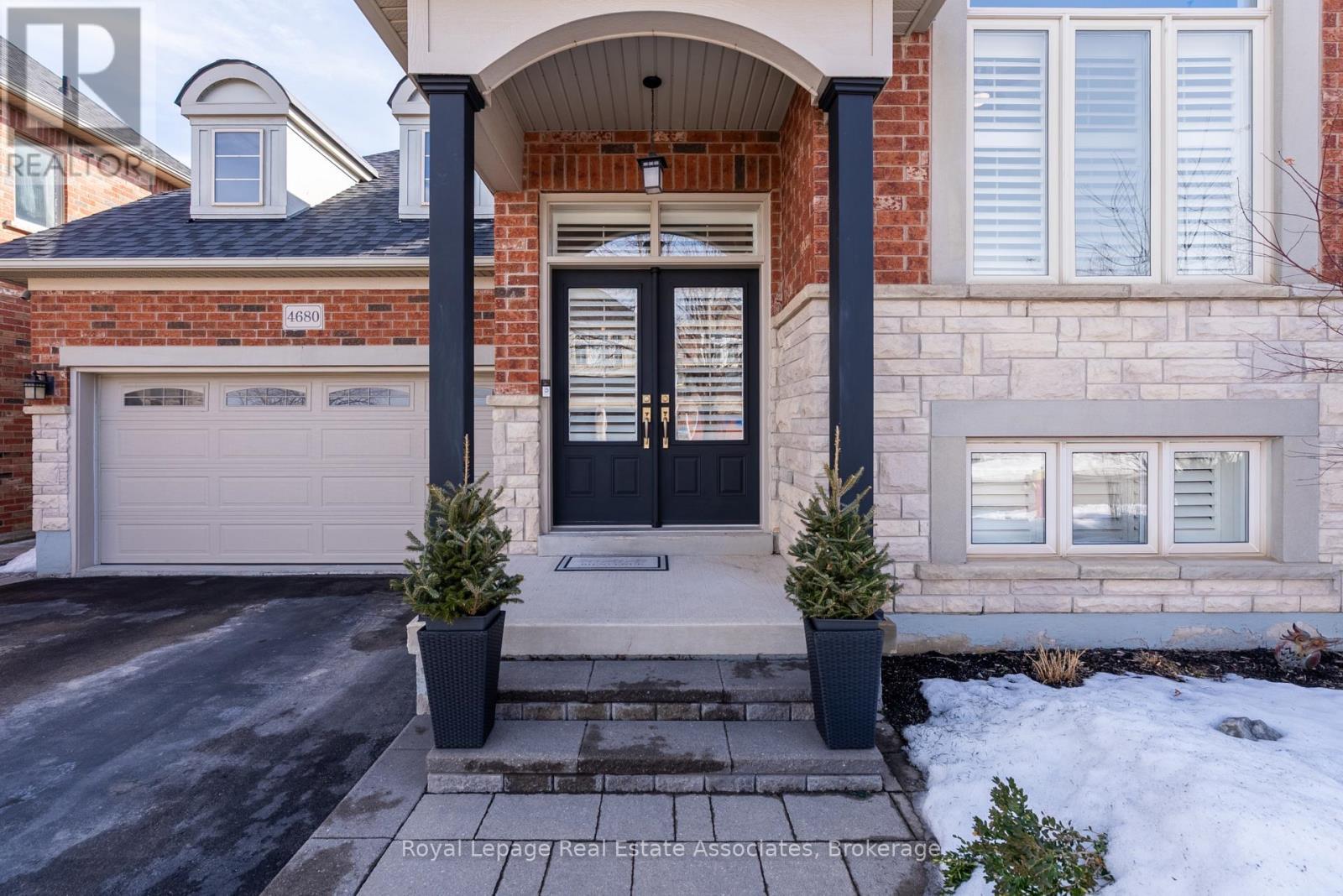 4680 Mcleod Road, Burlington, ON - Outdoor