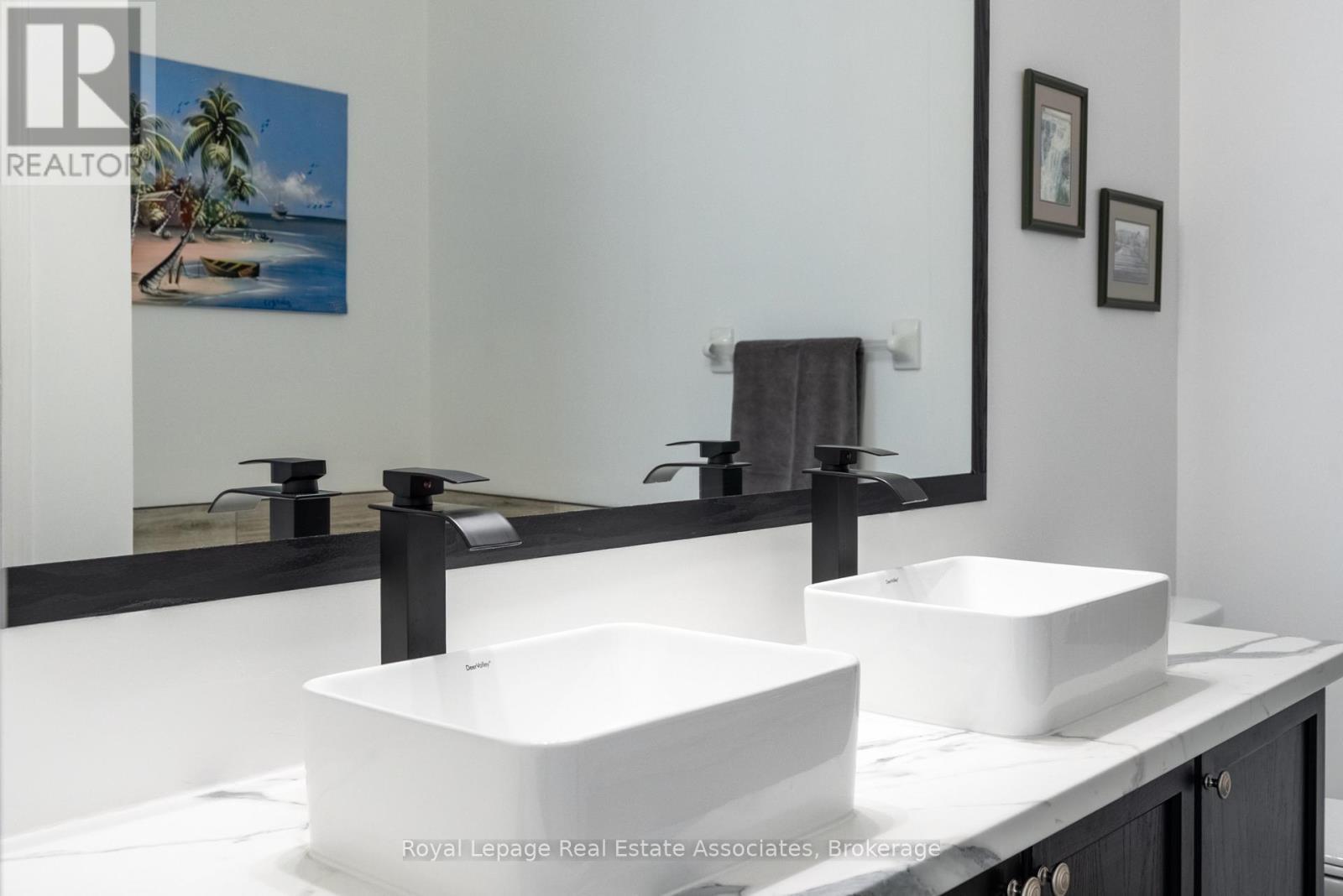 4680 Mcleod Road, Burlington, ON - Indoor Photo Showing Bathroom