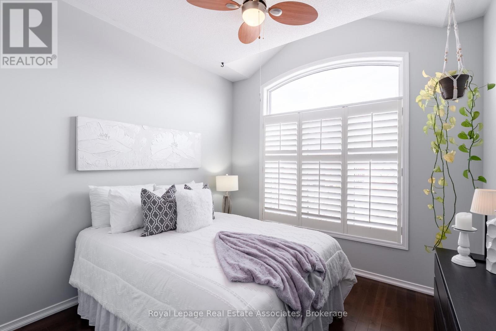 4680 Mcleod Road, Burlington, ON - Indoor Photo Showing Bedroom