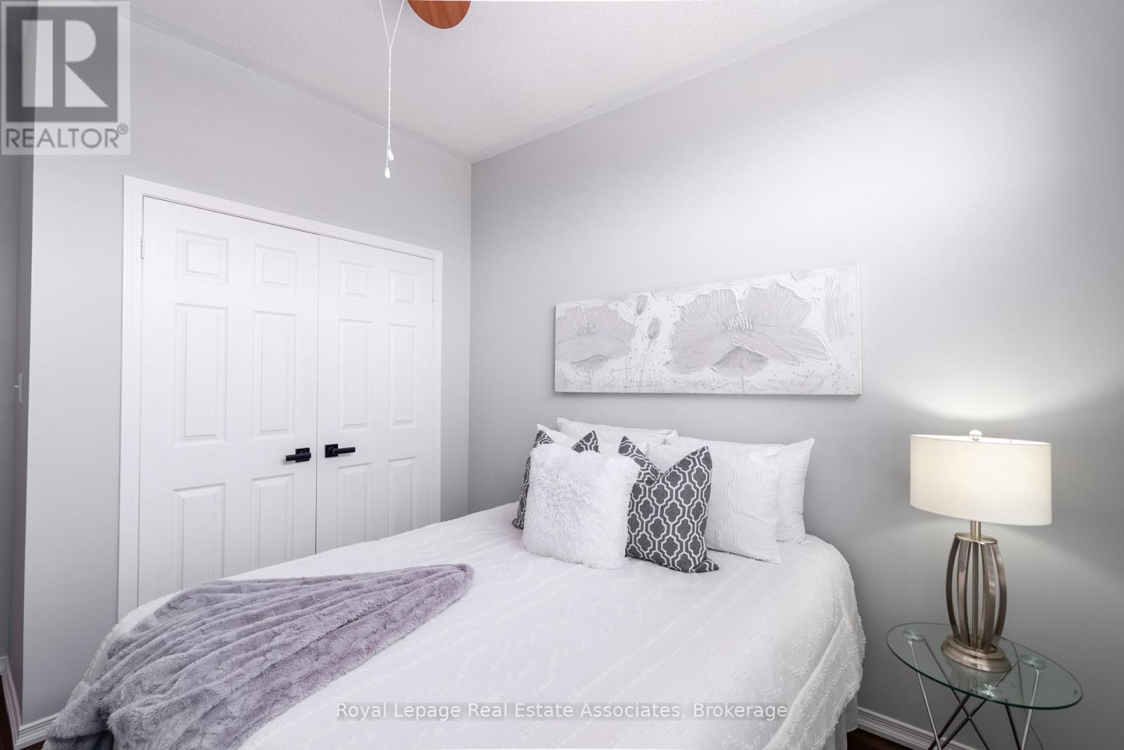 4680 Mcleod Road, Burlington, ON - Indoor Photo Showing Bedroom