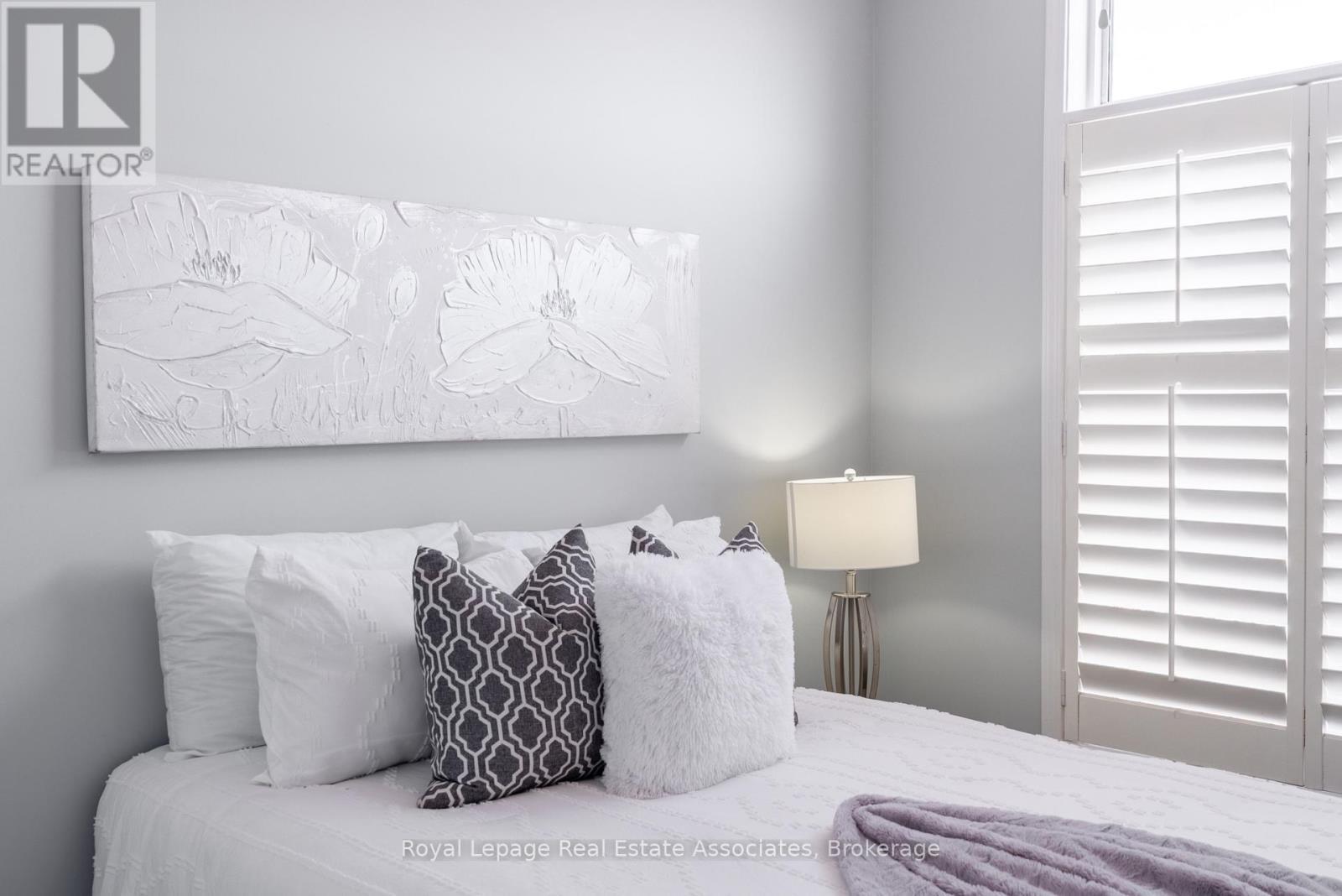 4680 Mcleod Road, Burlington, ON - Indoor Photo Showing Bedroom