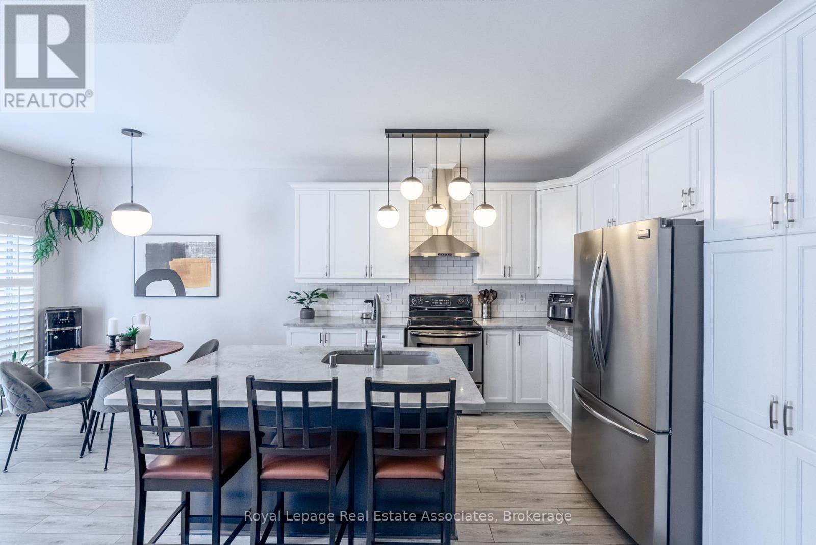 4680 Mcleod Road, Burlington, ON - Indoor