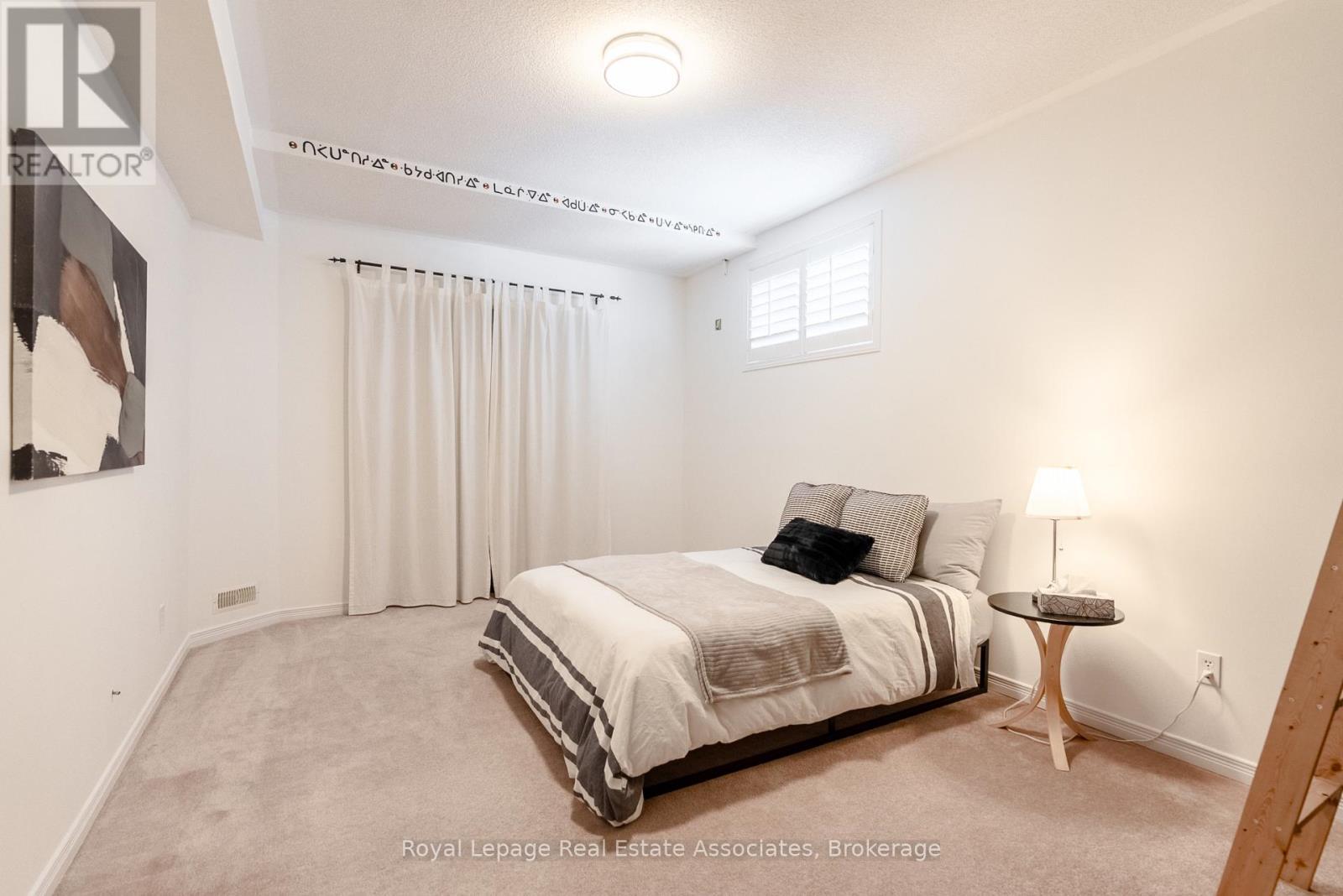 4680 Mcleod Road, Burlington, ON - Indoor Photo Showing Bedroom