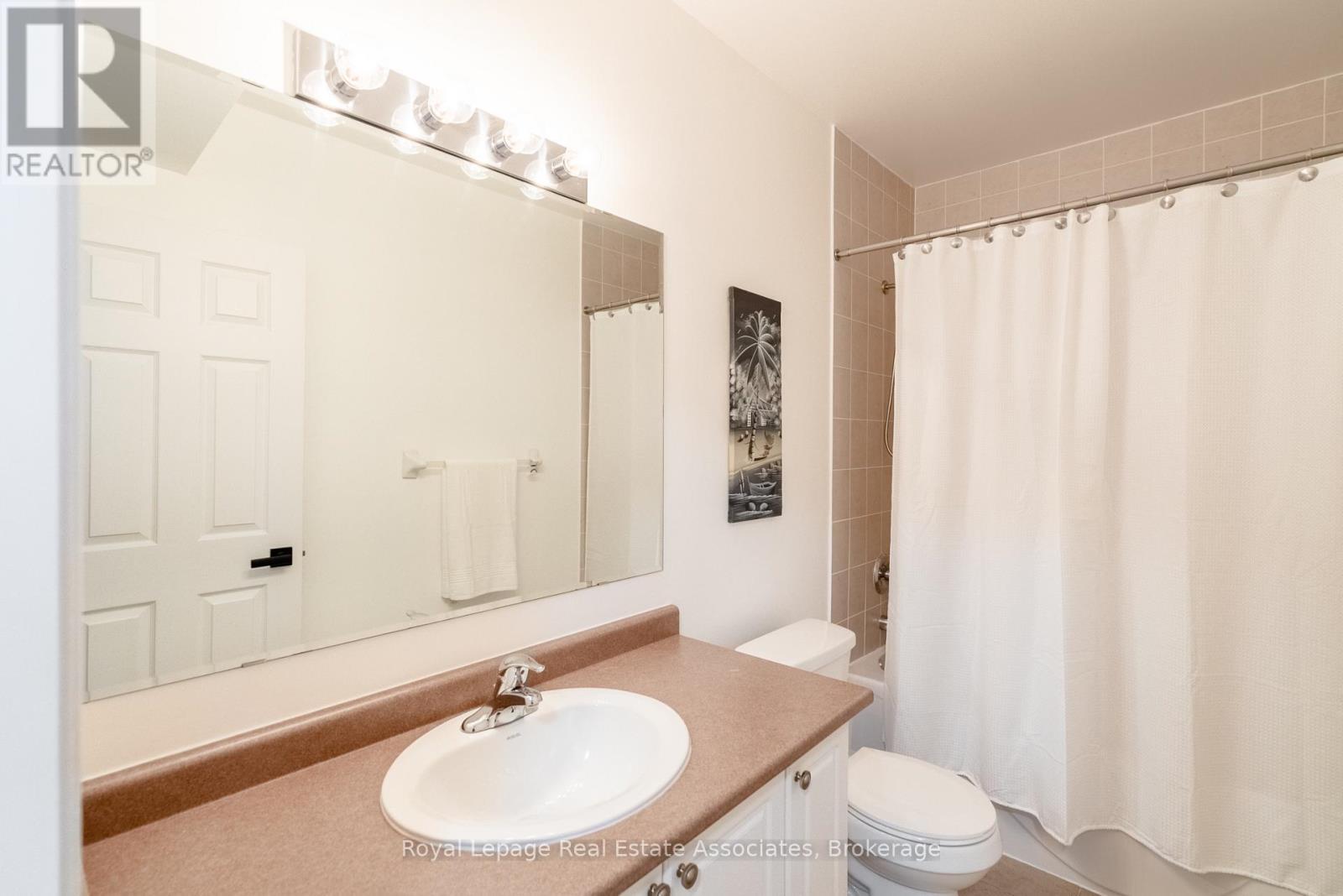 4680 Mcleod Road, Burlington, ON - Indoor Photo Showing Bathroom