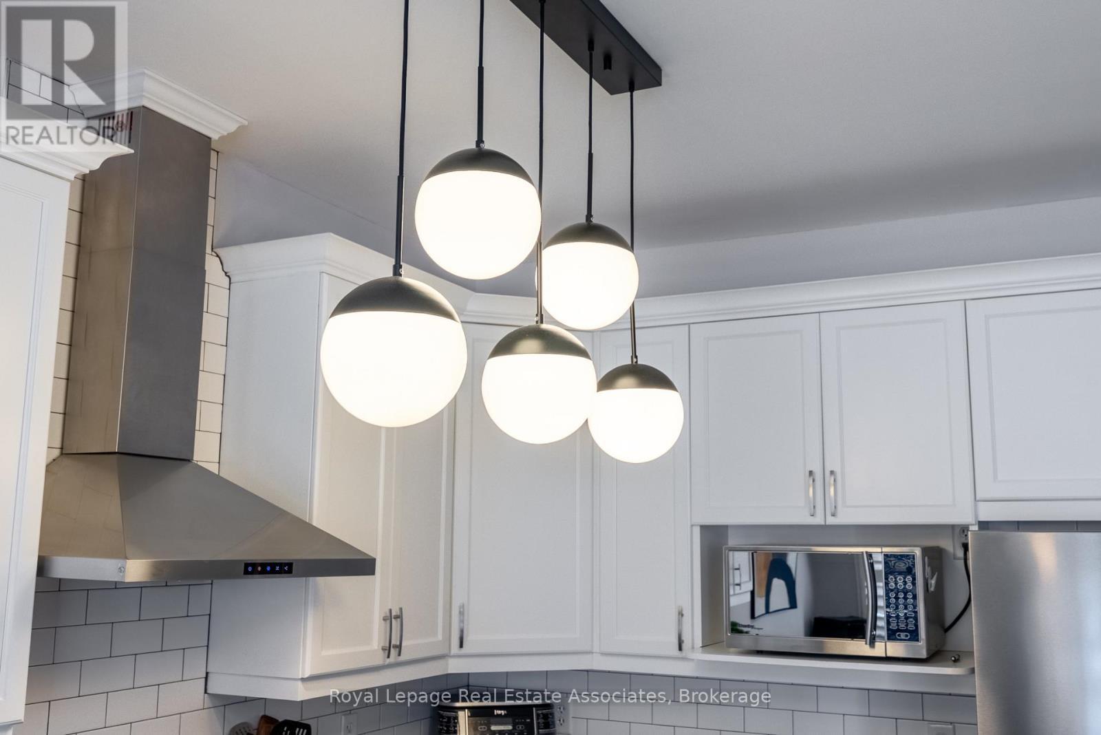 4680 Mcleod Road, Burlington, ON - Indoor